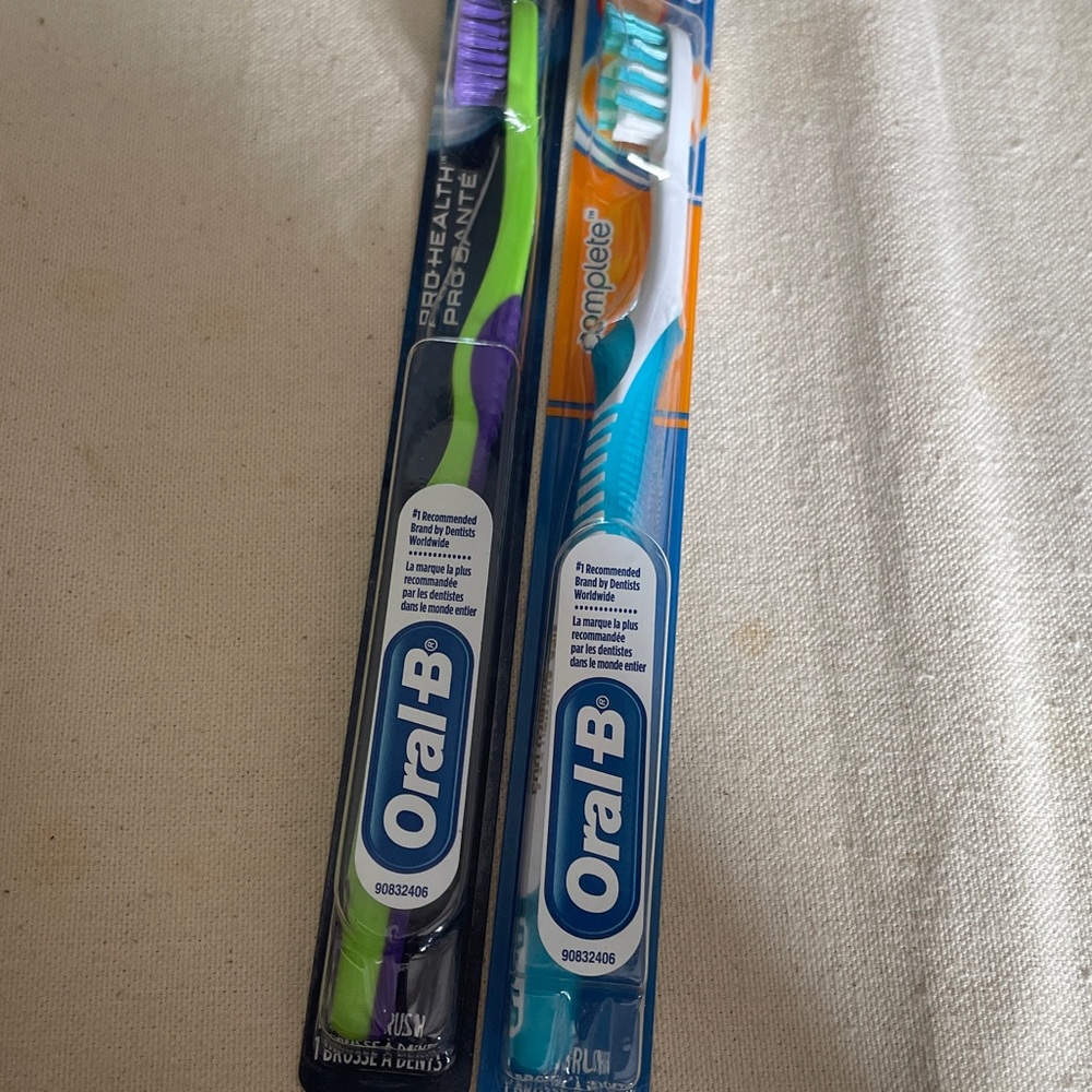 Oral-B Toothbrush Set - Picture 2 of 2